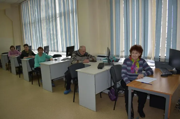 Прошло обучение по программе «Основы компьютерной грамотности» для неработающих пенсионеров